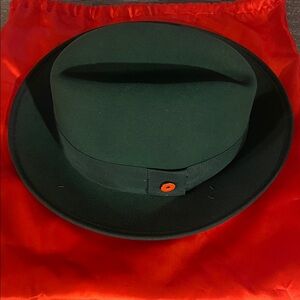 Keith James hat